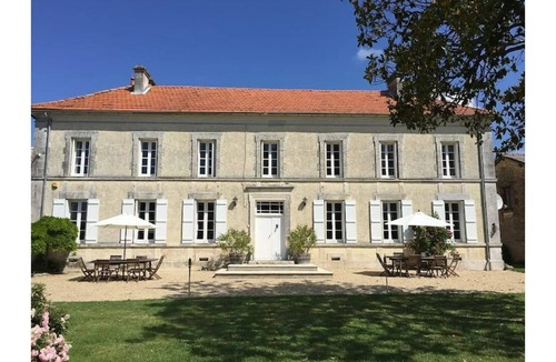 Chillac House | Charming estate for groups and events.