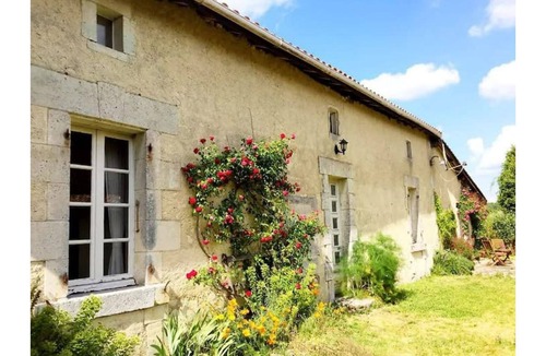 Chillac House | Charming estate for groups and events.