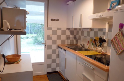 Domino House | Charming house, very quiet, with garden, directly by the sea.