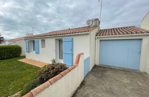 Chateau-d'Olonne House | Charming House with Enclosed Garden, Terrace, Near Beach