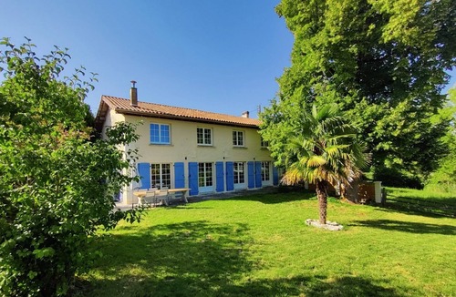 Palluaud House | Charming holiday house with stunning view and heated swimming pool.