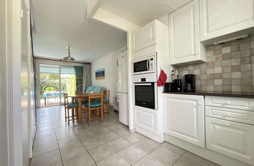 Le Lavandou House | CHARMING MAZET IN A QUIET RESIDENCE WITH SWIMMING POOL LE LAVANDOU