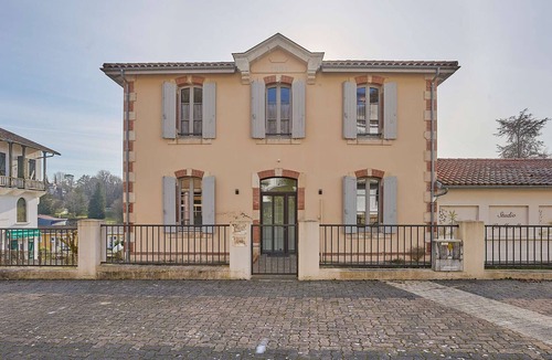 Barbotan-les-Thermes Apartment | Charming renovated T2 in Barbotan, pets allowed, free parking and Wifi