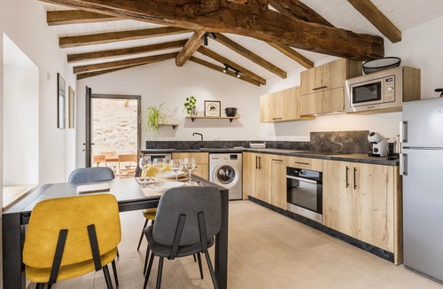 Saint-Colomban Cottage | Charming Renovated Farmhouse with EV Charger, Terrace, and Private Parking Near Nantes