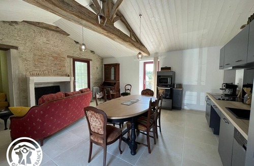 Challans-Gois Communaute Cottage | Charming Renovated Cottage with Heated Pool, Near Beaches and Nature, Pet-Friendly