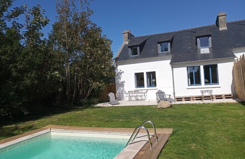 Porspoder House | Charming renovated farmhouse - private heated pool 300m from the beach