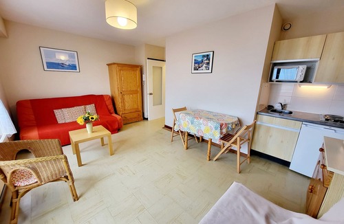 Les Sables d'Olonne Apartment | Charming Studio 50m from Harbor, Near Beach and Shops, 4th Floor with Lift