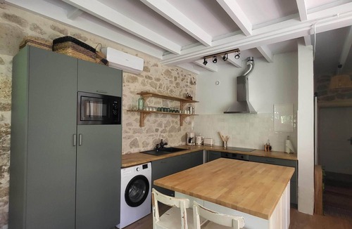 Madaillan House | Charming stone house with swimming pool. Pets welcome!