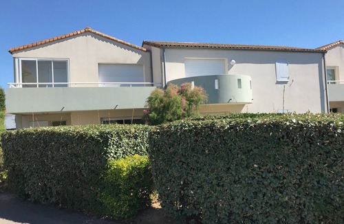 Chateau-d'Olonne Apartment | Charming T3 Apartment with Terrace Near Beach and Shops - Quiet and Green Setting