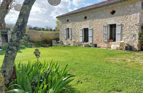 Lacour Apartment | Charming vacation apartment in a renovated farmhouse