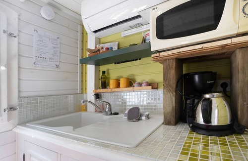 Saint-Sauveur House | Charming Wooden Caravan in Périgord – Romantic Nature Getaway