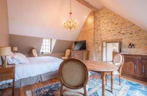 Vierzon Apartment | Charnay Sologne - Calme Charme Clim et Confort Piscine à 5 mn du péage Vierzon centre A71 à la campagne - stationnement privé