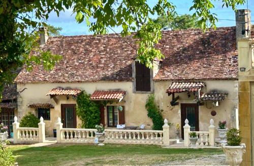 Liorac-sur-Louyre Villa | Chateau De La Ricardie, Gite La Ricardie, Beautiful Rural Property Gite Villa
