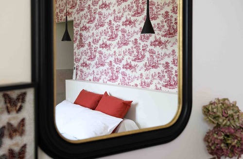 Blasimon Bed & Breakfast | Château Haut Cazevert Guesthouse with Private Pool, Wi-Fi, and Air Conditioning