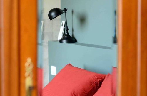 Blasimon Bed & Breakfast | Château Haut Cazevert Guesthouse with Private Pool, Wi-Fi, and Air Conditioning