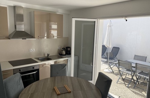 Noirmoutier-en-l'Ile House | CHECK IT OUT: In Le VIEIL, house with Wi-Fi, bikes, 200 meters from the beach and shops