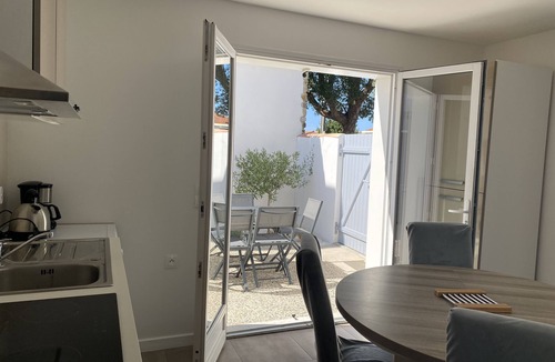 Noirmoutier-en-l'Ile House | CHECK IT OUT: In Le VIEIL, house with Wi-Fi, bikes, 200 meters from the beach and shops