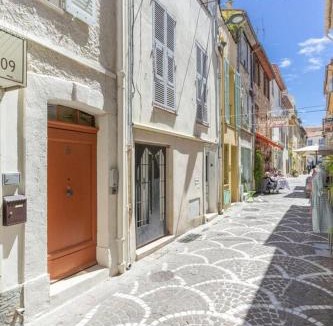Antibes Old Town Apartment | Chez Dominique - Studio 2-4pers centre Antibes Fourmilliere 1er