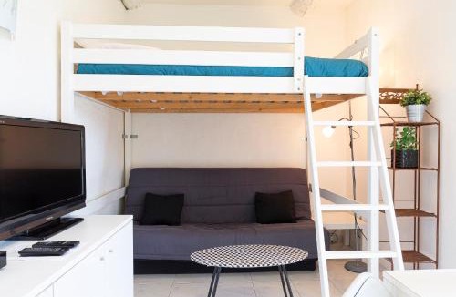 Antibes Old Town Apartment | Chez Dominique - Studio 2-4pers centre Antibes Fourmilliere 1er