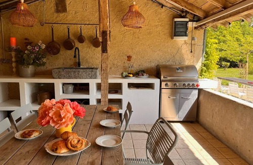 Monfaucon House | Chez le Vigneron | Tasteful and elegant vacation home with pool in the Dordogne