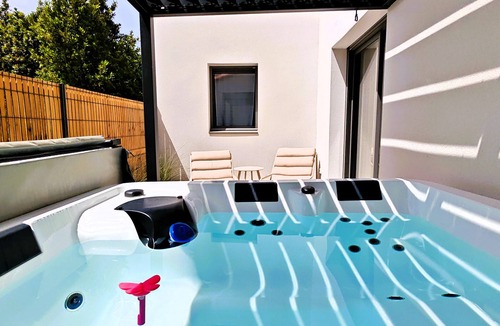 Chateau-d'Olonne House | CHEZ MAGUI - 12 Pers avec Spa et Parking