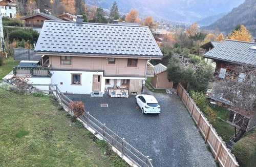 Les Bossons Ski Chalet | Clos des Songes, comfortable half chalet facing the Mont Blanc range