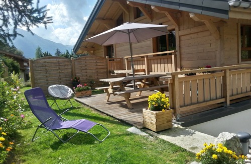 Les Bossons Ski Chalet | Clos des Songes, comfortable half chalet facing the Mont Blanc range