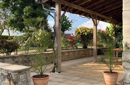 Chenac-Saint-Seurin-d'Uzet House | Comfortable gîte for 8 people with swimming pool, large garden - Sea 15 km away