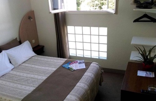 Lourdes Hotel | Comfort Stay! Peaceful Retreat near Gazost! Parking, Onsite Restaurant!