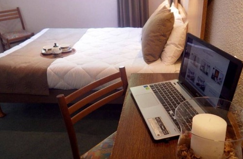Lourdes Hotel | Comfort Stay! Peaceful Retreat near Gazost! Parking, Onsite Restaurant!
