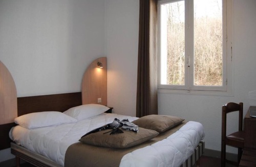 Lourdes Hotel | Comfort Stay! Peaceful Retreat near Gazost! Parking, Onsite Restaurant!