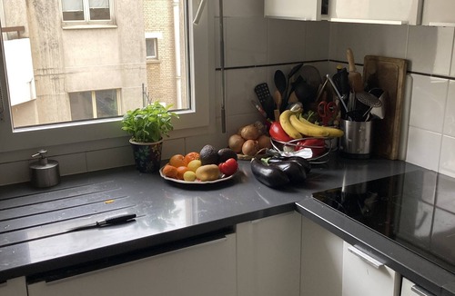 15th Arrondissement Apartment | Comfortable 2 bed top floor apartment. Air conditioning. Paris 15 e.