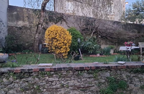 Vihiers Apartment | Comfortable apartment in private property overlooking flower garden