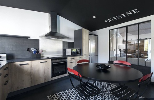 La Flotte House | Comfortable villa for 10 with a pool