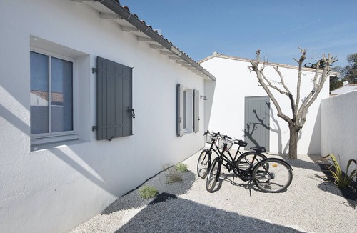 La Flotte House | Comfortable villa for 10 with a pool
