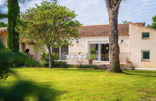 Caumont-sur-Durance Villa | Completely renovated villa with 8P pool between Isle sur Sorgue & Avignon