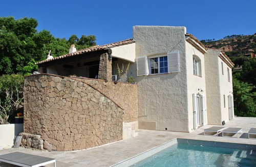 Saint-Raphael Villa | Completely renovated villa for 10 people with a view of the sea and swimming pool