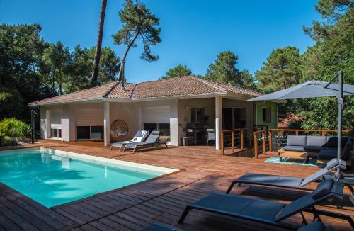 Soorts-Hossegor Villa | Connemara, Superbe Villa avec piscine, au cœur de la forêt, accès à la plage en vélo