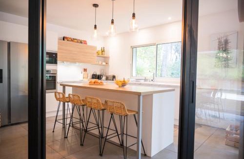Soorts-Hossegor Villa | Connemara, Superbe Villa avec piscine, au cœur de la forêt, accès à la plage en vélo