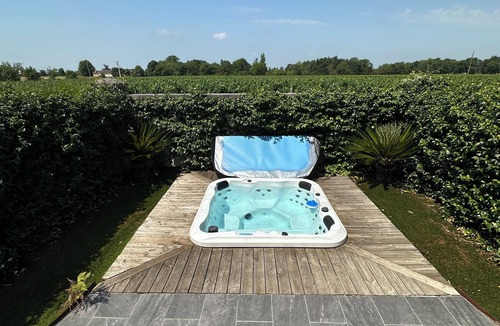Saint-Louis-De-Montferrand House | Contemporary semi-detached villa nestled among vineyards near Bordeaux