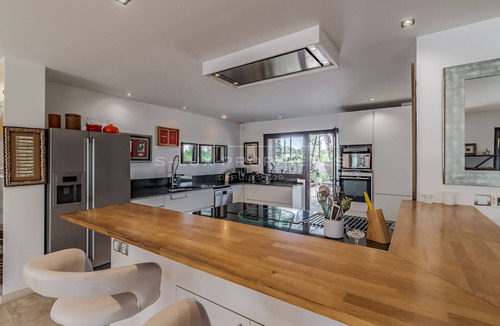 Hyeres Villa | Contemporary villa , between sea and pine forest. Everything can be done on foot