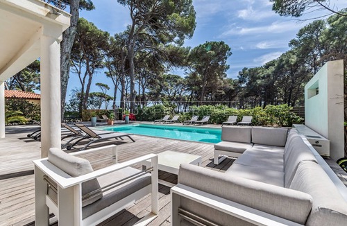 Hyeres Villa | Contemporary villa , between sea and pine forest. Everything can be done on foot