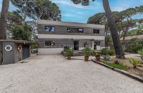 Hyeres Villa | Contemporary villa , between sea and pine forest. Everything can be done on foot