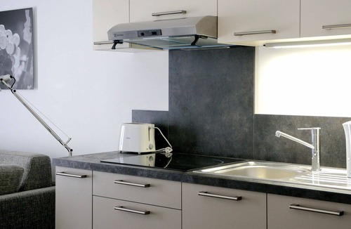Jonzac Apartment | Cosy apartment for 4 guests with WIFI, A/C, TV, balcony, pets allowed and parking