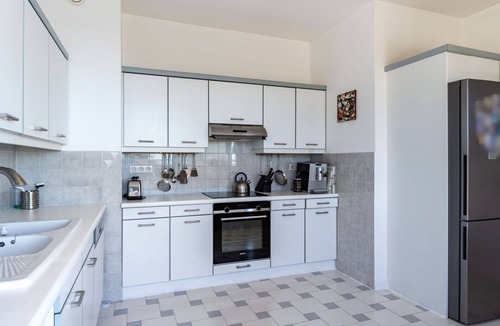 Eze Apartment | Cosy apartment for 5 guests with WIFI, A/C, pool, TV and terrace