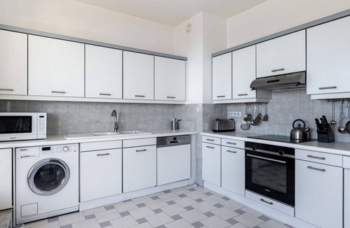 Eze Apartment | Cosy apartment for 5 guests with WIFI, A/C, pool, TV and terrace