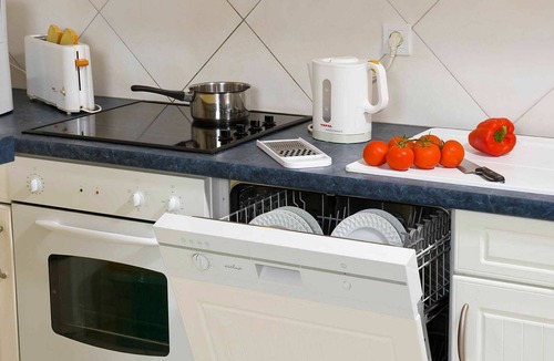 Coex Apartment | Cosy apartment for 6 guests with WIFI, pool, terrace, pets allowed and parking