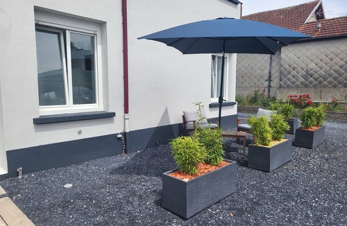 Tarbes Apartment | Cosy bubble with private terrace and parking area Bed linen and towels provided