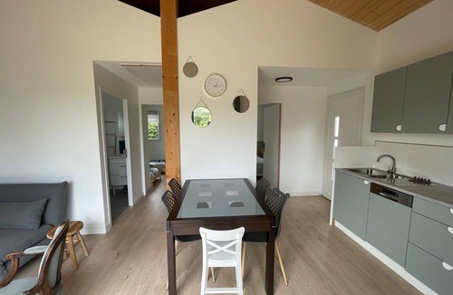 Le Porge House | Cosy house in the heart of Le Porge with garden, close to shops.