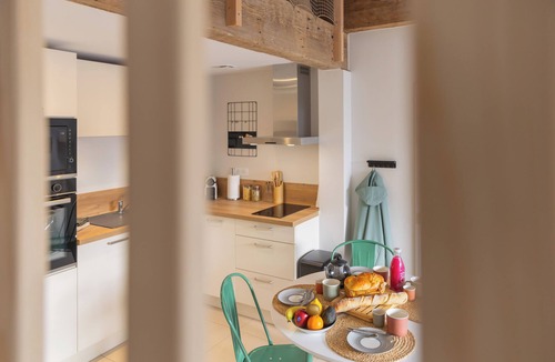 Saintes Apartment | Cosy loft in former cannery: bright cocoon with mezzanine and terrace.
